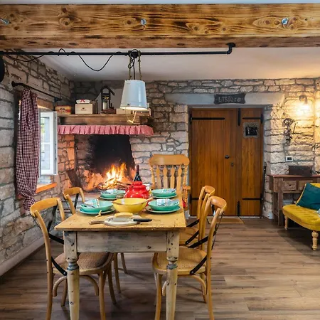 Rustic Cozy House Pupy Mit Private Pool Und Kino Ferienhaus *
