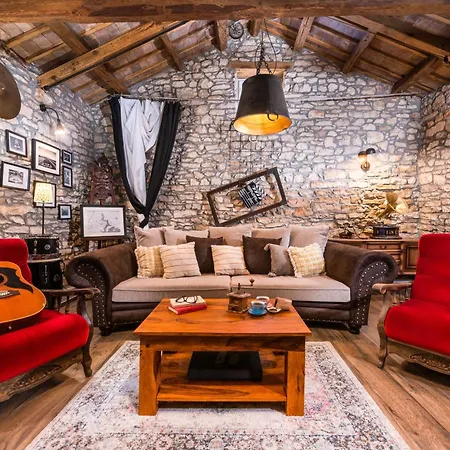 Tatil Evi Rustic Cozy House Pupy Mit Private Pool Und Kino *