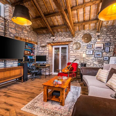 Ferienhaus Rustic Cozy House Pupy Mit Private Pool Und Kino